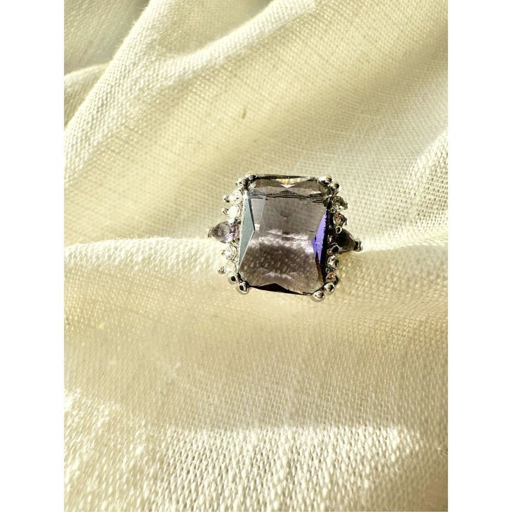 Cubic zirconia elongated dark purple cocktail ring - Picture 3 of 3